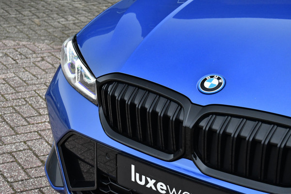 BMW 3 Serie Touring 330e M-Sport Pano ACC Trekhaak HiFi 19inch