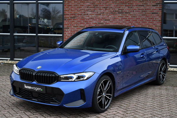 BMW 3 Serie Touring 330e M-Sport Pano ACC Trekhaak HiFi 19inch