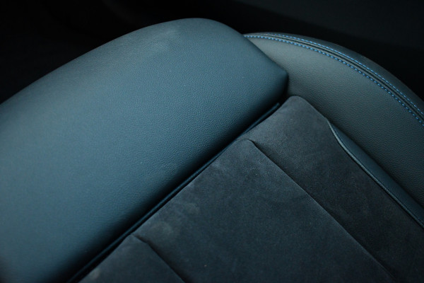 BMW 3 Serie Touring 330e M-Sport Pano ACC Trekhaak HiFi 19inch