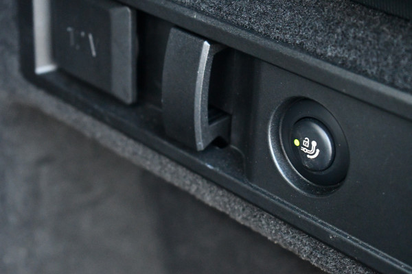 BMW 3 Serie Touring 330e M-Sport Pano ACC Trekhaak HiFi 19inch