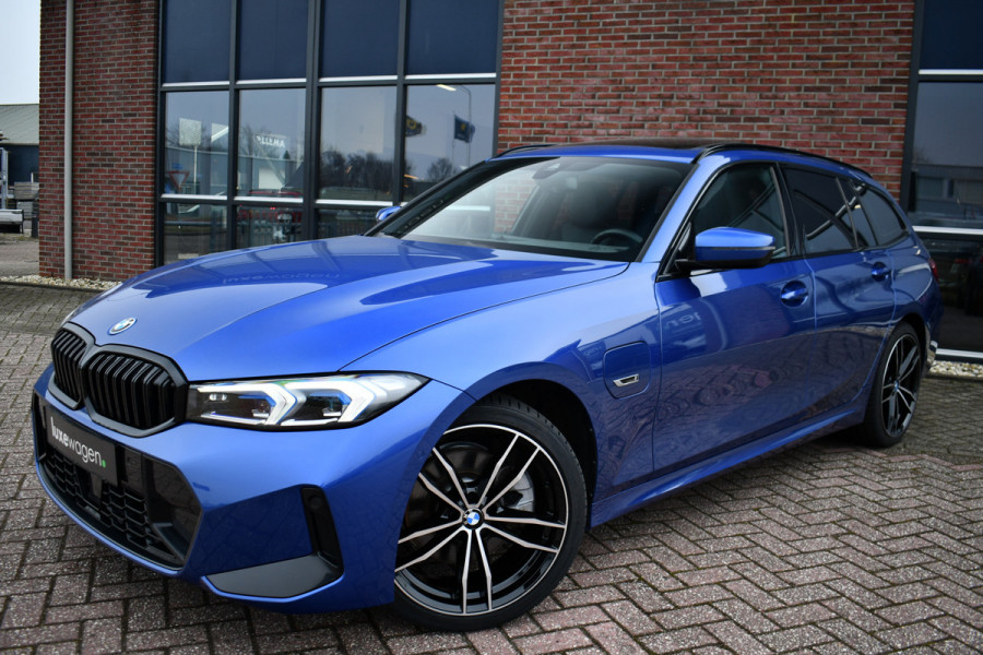 BMW 3 Serie Touring 330e M-Sport Pano ACC Trekhaak HiFi 19inch