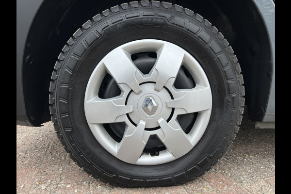 Renault Master T35 2.3 dCi 135 L2H2 Work Edition