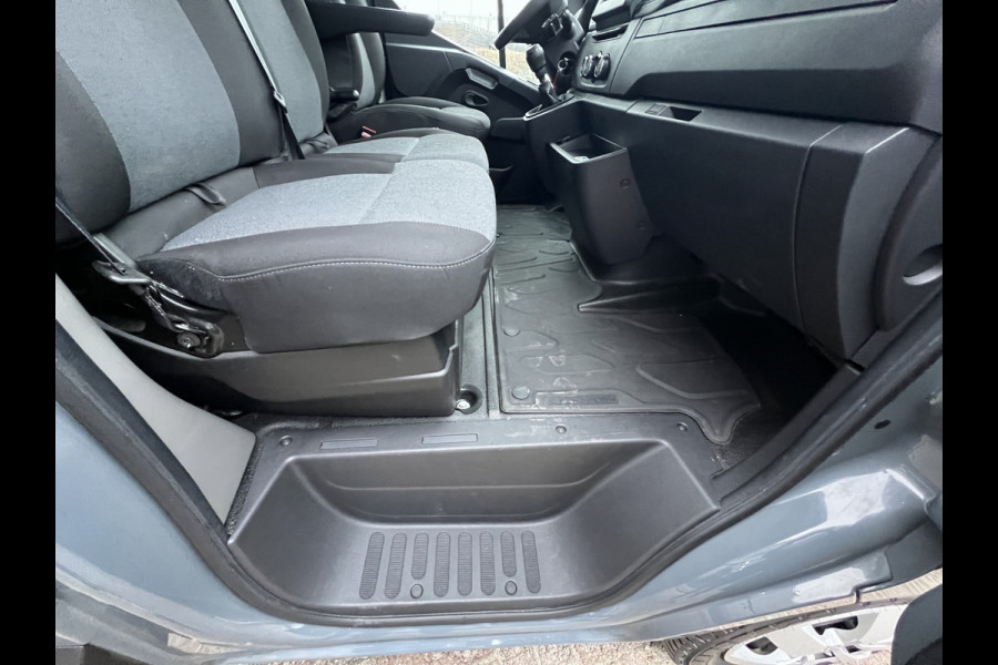 Renault Master T35 2.3 dCi 135 L2H2 Work Edition