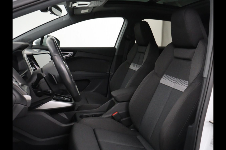 Audi Q4 e-tron 35 Launch edition Advanced Plus 55 kWh | Panoramadak | Stoelverwarming | Adaptive cruise | Matrix LED | Warmtepomp | Navigatie | Carplay | Sportstoelen