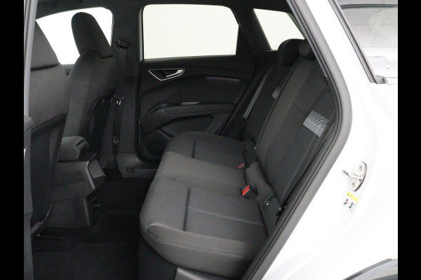 Audi Q4 e-tron 35 Launch edition Advanced Plus 55 kWh | Panoramadak | Stoelverwarming | Adaptive cruise | Matrix LED | Warmtepomp | Navigatie | Carplay | Sportstoelen