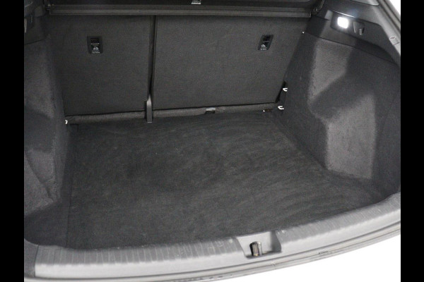 Audi Q4 e-tron 35 Launch edition Advanced Plus 55 kWh | Panoramadak | Stoelverwarming | Adaptive cruise | Matrix LED | Warmtepomp | Navigatie | Carplay | Sportstoelen