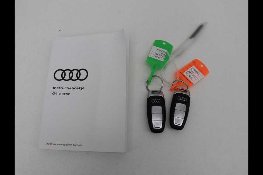 Audi Q4 e-tron 35 Launch edition Advanced Plus 55 kWh | Panoramadak | Stoelverwarming | Adaptive cruise | Matrix LED | Warmtepomp | Navigatie | Carplay | Sportstoelen