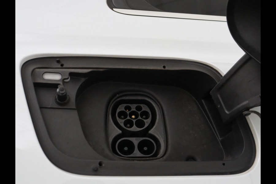 Audi Q4 e-tron 35 Launch edition Advanced Plus 55 kWh | Panoramadak | Stoelverwarming | Adaptive cruise | Matrix LED | Warmtepomp | Navigatie | Carplay | Sportstoelen