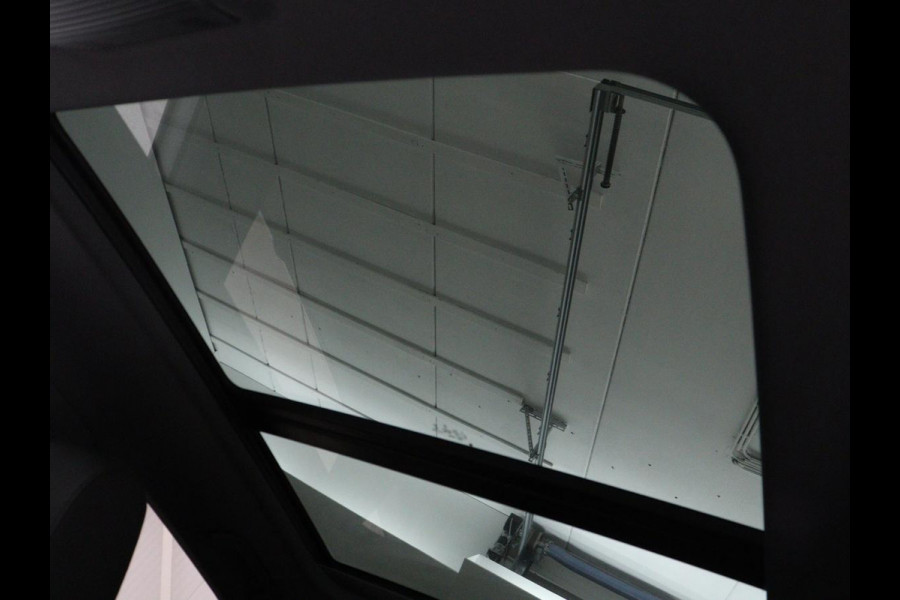 Audi Q4 e-tron 35 Launch edition Advanced Plus 55 kWh | Panoramadak | Stoelverwarming | Adaptive cruise | Matrix LED | Warmtepomp | Navigatie | Carplay | Sportstoelen