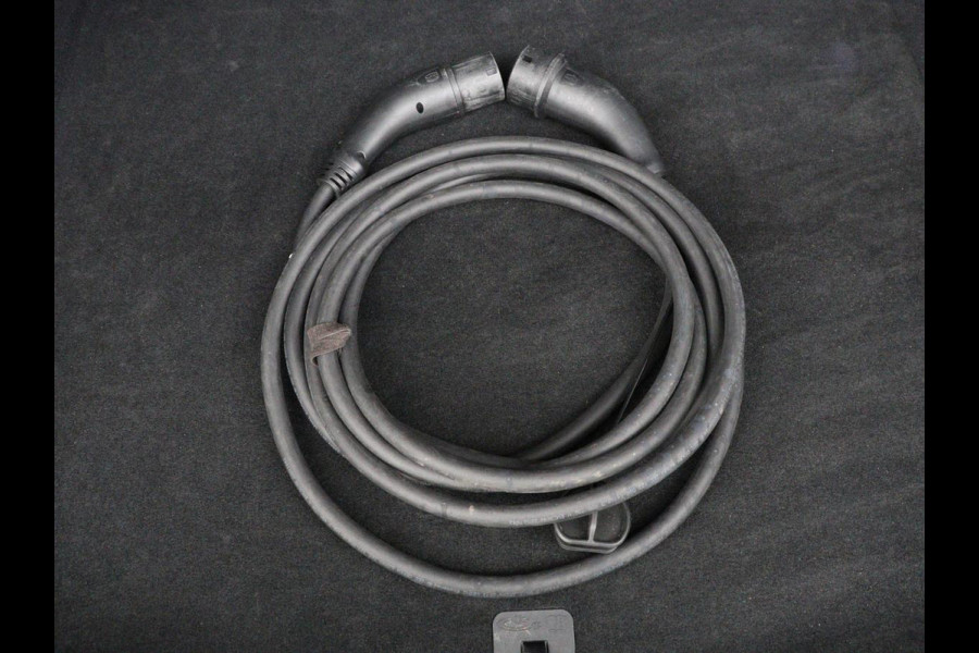 Audi Q4 e-tron 35 Launch edition Advanced Plus 55 kWh | Panoramadak | Stoelverwarming | Adaptive cruise | Matrix LED | Warmtepomp | Navigatie | Carplay | Sportstoelen