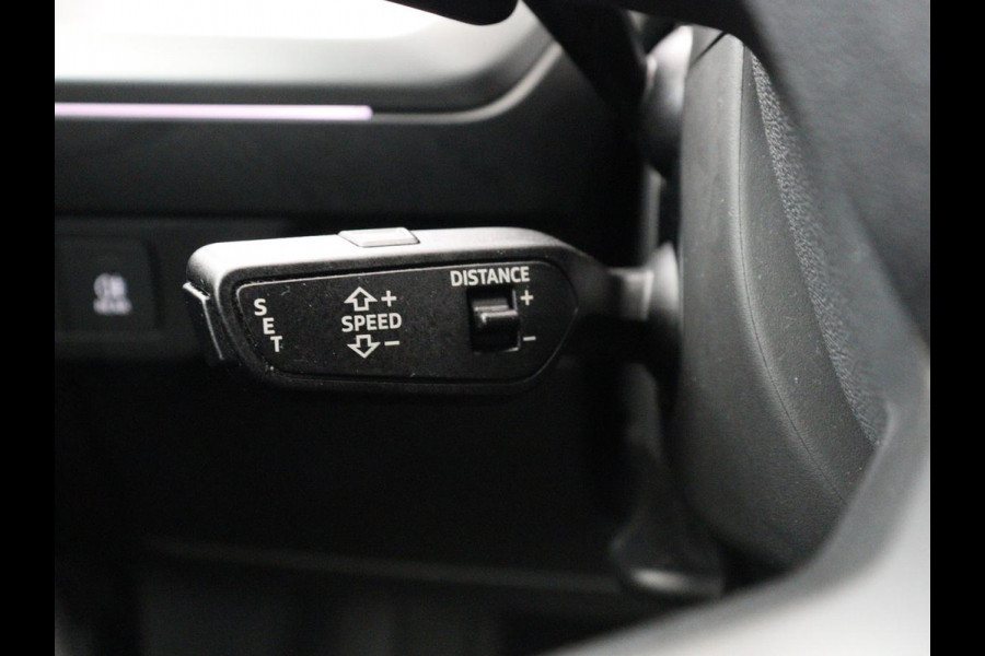 Audi Q4 e-tron 35 Launch edition Advanced Plus 55 kWh | Panoramadak | Stoelverwarming | Adaptive cruise | Matrix LED | Warmtepomp | Navigatie | Carplay | Sportstoelen