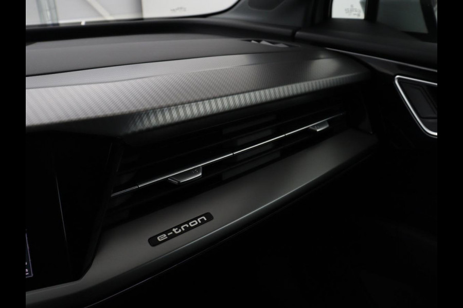 Audi Q4 e-tron 35 Launch edition Advanced Plus 55 kWh | Panoramadak | Stoelverwarming | Adaptive cruise | Matrix LED | Warmtepomp | Navigatie | Carplay | Sportstoelen