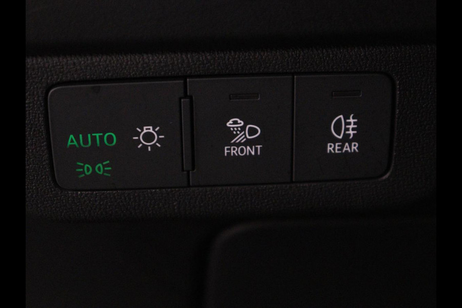 Audi Q4 e-tron 35 Launch edition Advanced Plus 55 kWh | Panoramadak | Stoelverwarming | Adaptive cruise | Matrix LED | Warmtepomp | Navigatie | Carplay | Sportstoelen