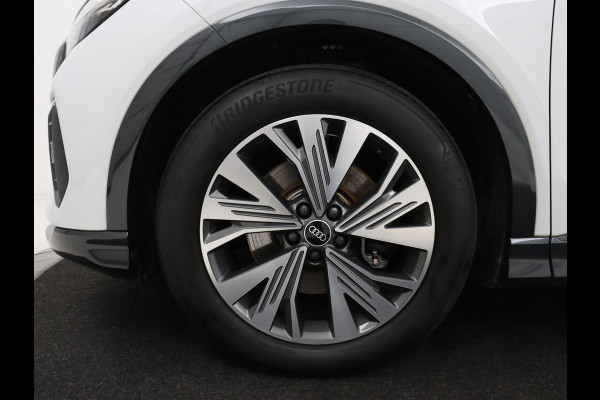 Audi Q4 e-tron 35 Launch edition Advanced Plus 55 kWh | Panoramadak | Stoelverwarming | Adaptive cruise | Matrix LED | Warmtepomp | Navigatie | Carplay | Sportstoelen