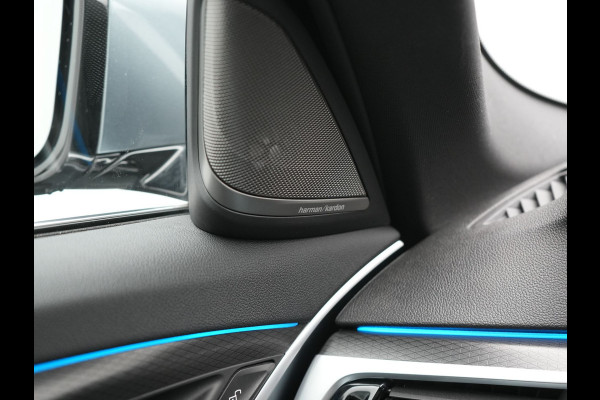 BMW 5 Serie Touring 530e xDrive M Sport Plug In Hybrid 293pk Dealer O.H. PHEV | Panodak | Head Up | Laser LED | 360 Camera | Harman & Kardon | Sfeerverlichting | Alcantara Sportstoelen Verwarmd | Keyless | Blis | Virtual | Navigatie | DAB |