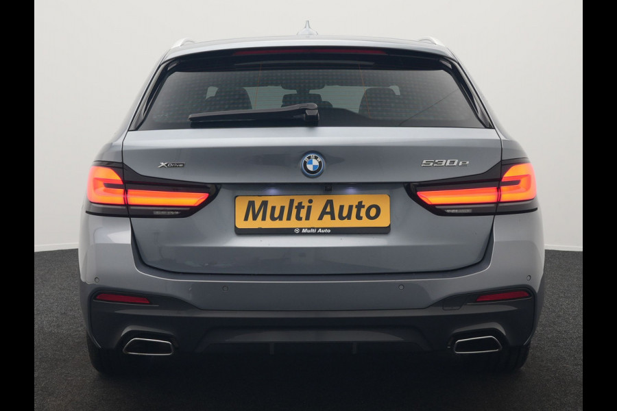 BMW 5 Serie Touring 530e xDrive M Sport Plug In Hybrid 293pk Dealer O.H. PHEV | Panodak | Head Up | Laser LED | 360 Camera | Harman & Kardon | Sfeerverlichting | Alcantara Sportstoelen Verwarmd | Keyless | Blis | Virtual | Navigatie | DAB |
