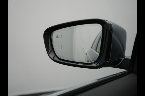 BMW 5 Serie Touring 530e xDrive M Sport Plug In Hybrid 293pk Dealer O.H. PHEV | Panodak | Head Up | Laser LED | 360 Camera | Harman & Kardon | Sfeerverlichting | Alcantara Sportstoelen Verwarmd | Keyless | Blis | Virtual | Navigatie | DAB |