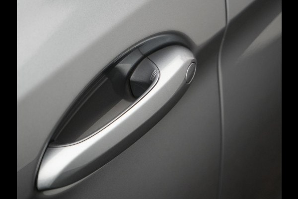 BMW 5 Serie Touring 530e xDrive M Sport Plug In Hybrid 293pk Dealer O.H. PHEV | Panodak | Head Up | Laser LED | 360 Camera | Harman & Kardon | Sfeerverlichting | Alcantara Sportstoelen Verwarmd | Keyless | Blis | Virtual | Navigatie | DAB |