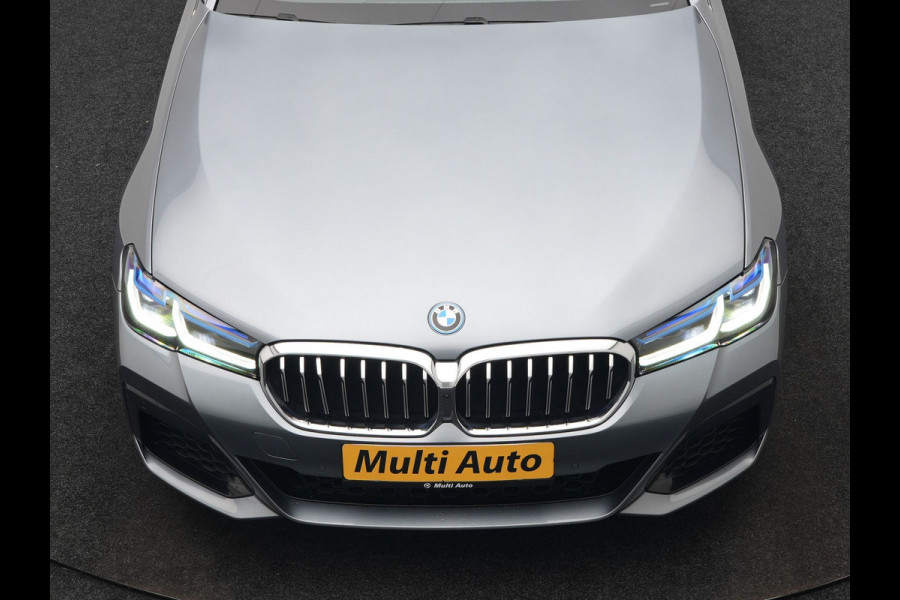 BMW 5 Serie Touring 530e xDrive M Sport Plug In Hybrid 293pk Dealer O.H. PHEV | Panodak | Head Up | Laser LED | 360 Camera | Harman & Kardon | Sfeerverlichting | Alcantara Sportstoelen Verwarmd | Keyless | Blis | Virtual | Navigatie | DAB |