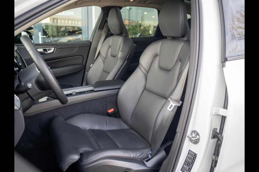 Volvo XC60 2.0 T6 Plug-in hybrid AWD Ultimate Dark / Pano / trekhaak / ACC / Carplay