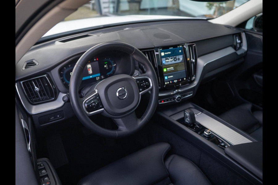 Volvo XC60 2.0 T6 Plug-in hybrid AWD Ultimate Dark / Pano / trekhaak / ACC / Carplay