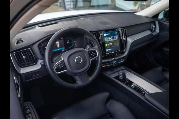 Volvo XC60 2.0 T6 Plug-in hybrid AWD Ultimate Dark / Pano / trekhaak / ACC / Carplay
