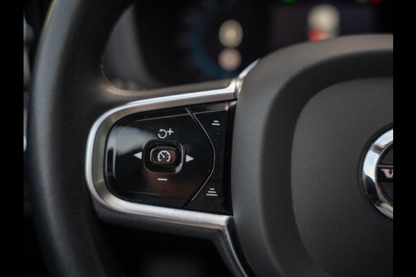 Volvo XC60 2.0 T6 Plug-in hybrid AWD Ultimate Dark / Pano / trekhaak / ACC / Carplay