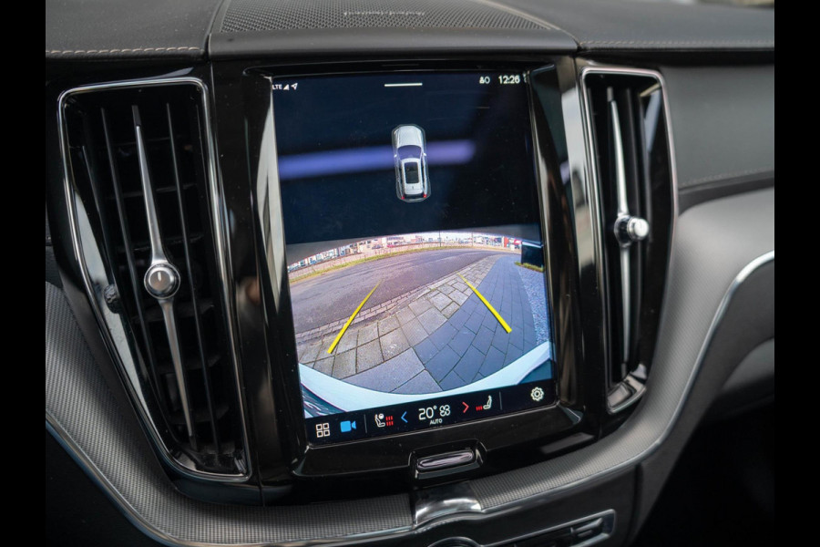 Volvo XC60 2.0 T6 Plug-in hybrid AWD Ultimate Dark / Pano / trekhaak / ACC / Carplay