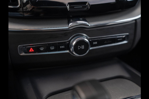 Volvo XC60 2.0 T6 Plug-in hybrid AWD Ultimate Dark / Pano / trekhaak / ACC / Carplay