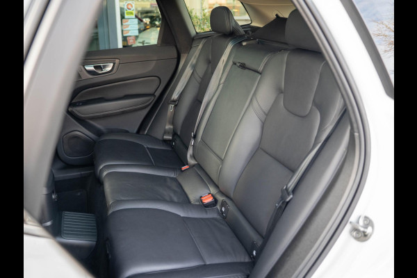 Volvo XC60 2.0 T6 Plug-in hybrid AWD Ultimate Dark / Pano / trekhaak / ACC / Carplay