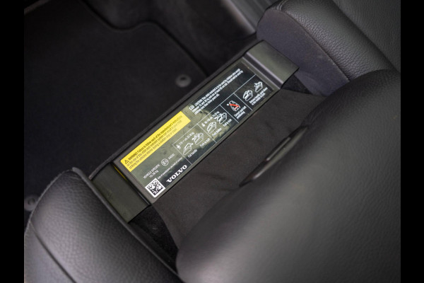 Volvo XC60 2.0 T6 Plug-in hybrid AWD Ultimate Dark / Pano / trekhaak / ACC / Carplay