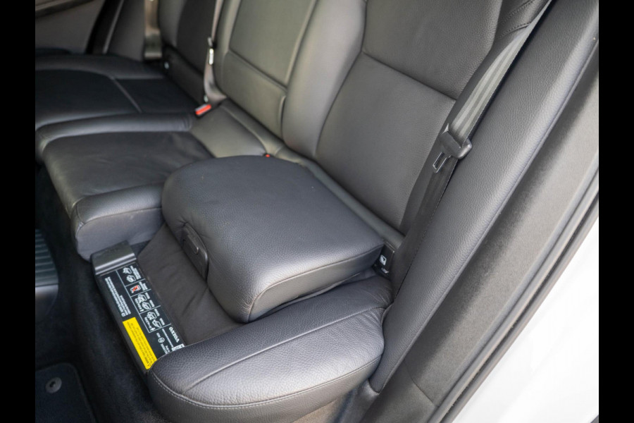 Volvo XC60 2.0 T6 Plug-in hybrid AWD Ultimate Dark / Pano / trekhaak / ACC / Carplay