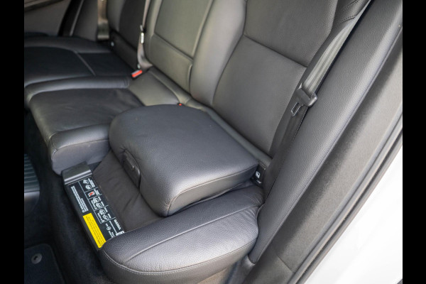 Volvo XC60 2.0 T6 Plug-in hybrid AWD Ultimate Dark / Pano / trekhaak / ACC / Carplay