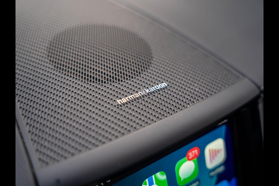 Volvo XC60 2.0 T6 Plug-in hybrid AWD Ultimate Dark / Pano / trekhaak / ACC / Carplay