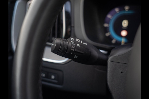 Volvo XC60 2.0 T6 Plug-in hybrid AWD Ultimate Dark / Pano / trekhaak / ACC / Carplay
