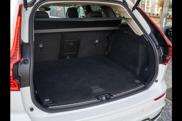 Volvo XC60 2.0 T6 Plug-in hybrid AWD Ultimate Dark / Pano / trekhaak / ACC / Carplay