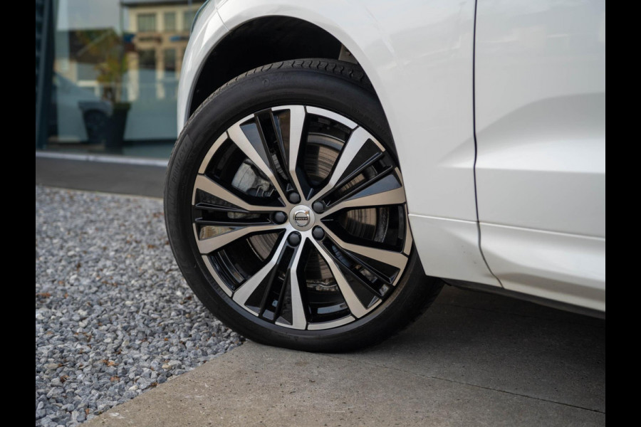 Volvo XC60 2.0 T6 Plug-in hybrid AWD Ultimate Dark / Pano / trekhaak / ACC / Carplay
