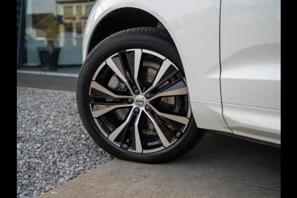 Volvo XC60 2.0 T6 Plug-in hybrid AWD Ultimate Dark / Pano / trekhaak / ACC / Carplay
