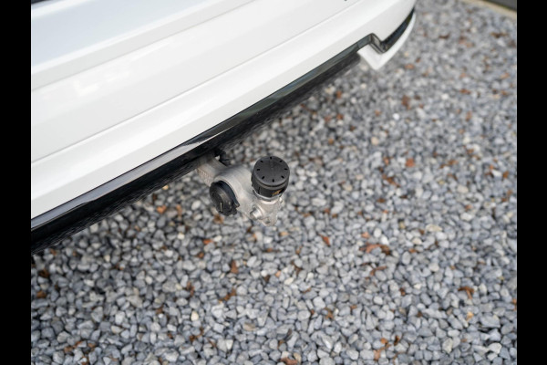 Volvo XC60 2.0 T6 Plug-in hybrid AWD Ultimate Dark / Pano / trekhaak / ACC / Carplay