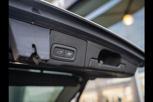 Volvo XC60 2.0 T6 Plug-in hybrid AWD Ultimate Dark / Pano / trekhaak / ACC / Carplay