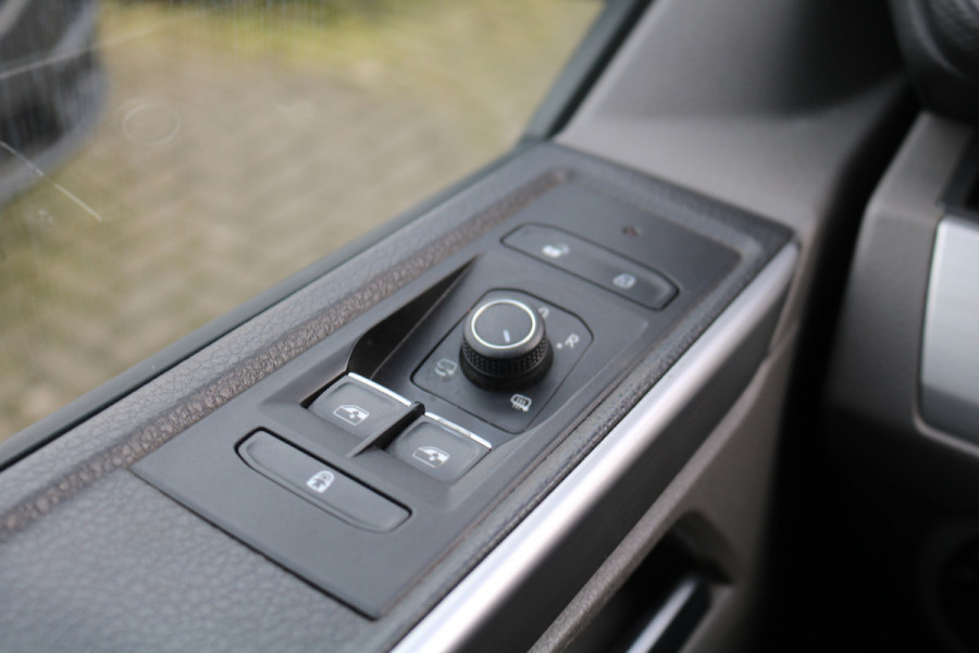 Volkswagen Transporter 2.0 TDI L2 H1 Bulli DC Automaat