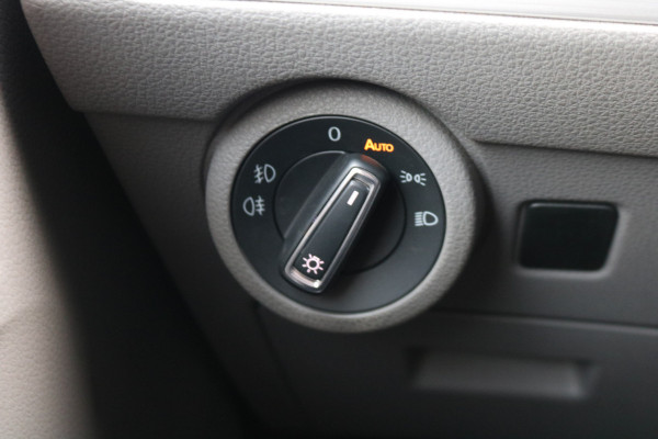 Volkswagen Transporter 2.0 TDI L2 H1 Bulli DC Automaat