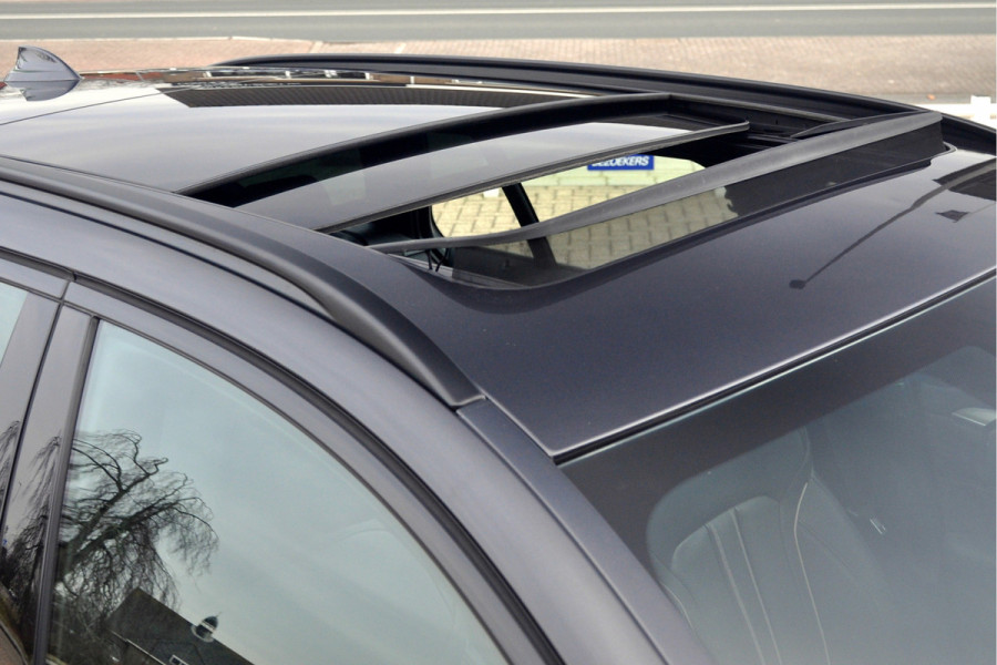 BMW 5 Serie Touring 518d High Executive M-Sport Edition | 20 inch | Panoramadak | Comfortstoelen