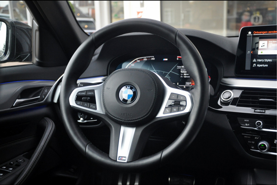 BMW 5 Serie Touring 518d High Executive M-Sport Edition | 20 inch | Panoramadak | Comfortstoelen