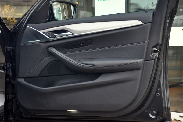BMW 5 Serie Touring 518d High Executive M-Sport Edition | 20 inch | Panoramadak | Comfortstoelen