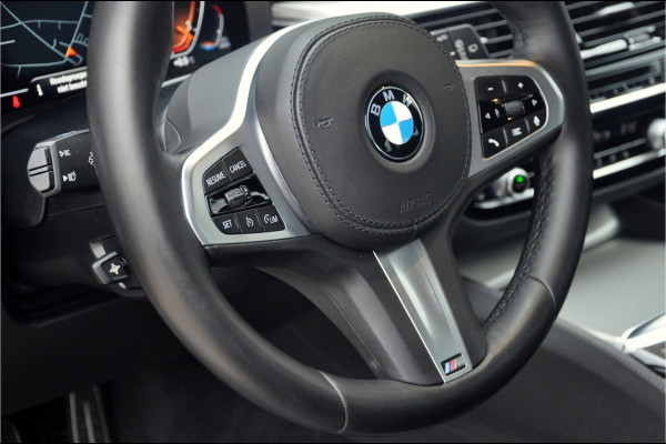 BMW 5 Serie Touring 518d High Executive M-Sport Edition | 20 inch | Panoramadak | Comfortstoelen
