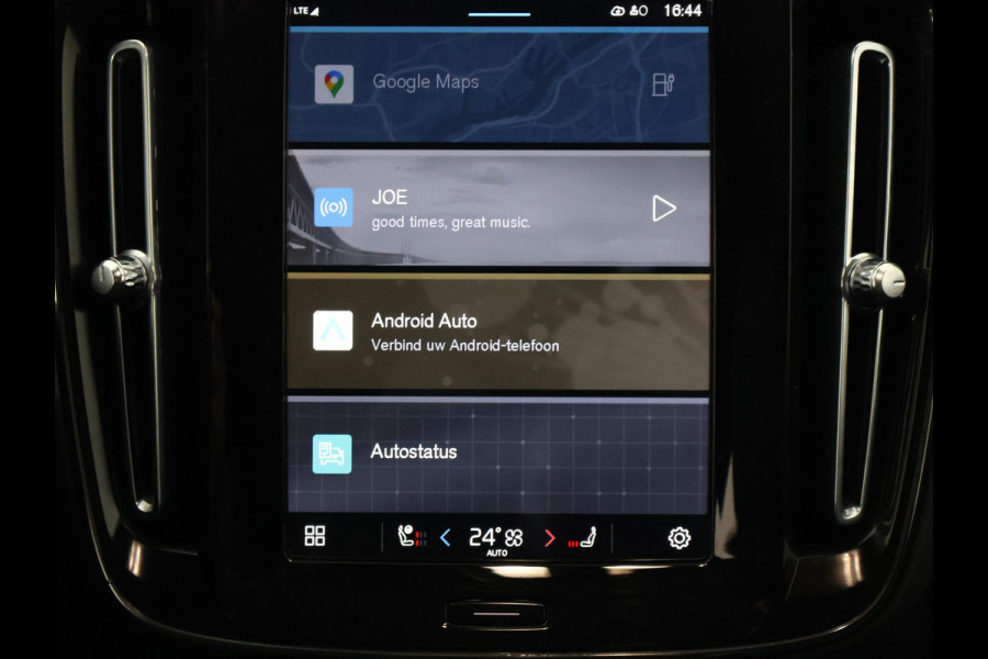 Volvo XC40 Recharge Core | Apple Carplay & AndroidAUTO | Dwarsstangen | Elektrische kofferklep | Camera |