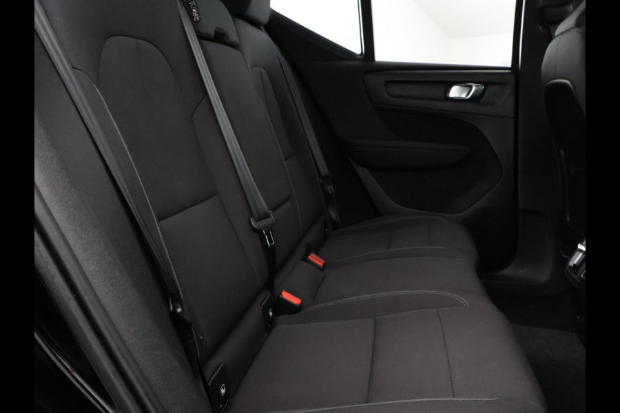 Volvo XC40 Recharge Core | Apple Carplay & AndroidAUTO | Dwarsstangen | Elektrische kofferklep | Camera |