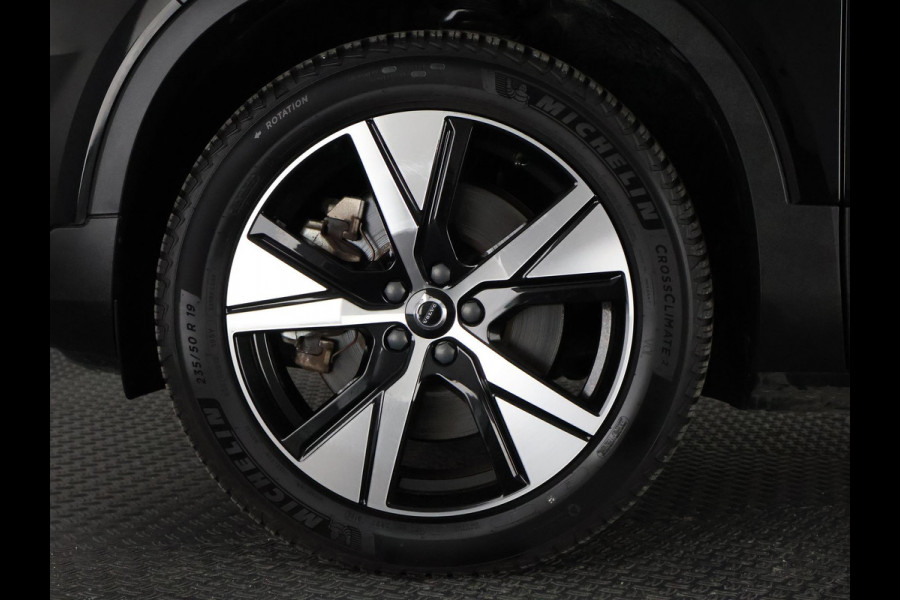 Volvo XC40 Recharge Core | Apple Carplay & AndroidAUTO | Dwarsstangen | Elektrische kofferklep | Camera |