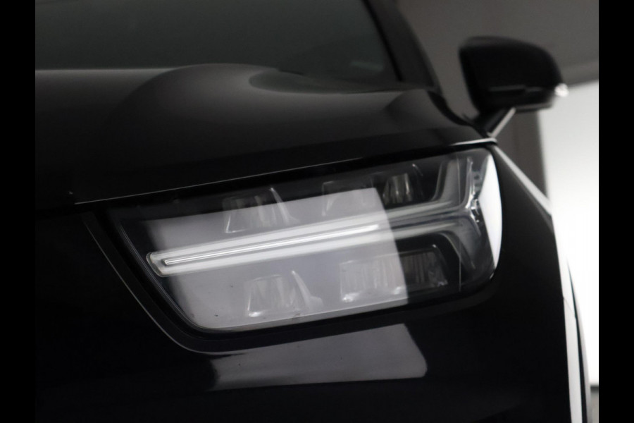 Volvo XC40 Recharge Core | Apple Carplay & AndroidAUTO | Dwarsstangen | Elektrische kofferklep | Camera |